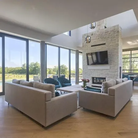 Villa Valens Residenties Tinjan